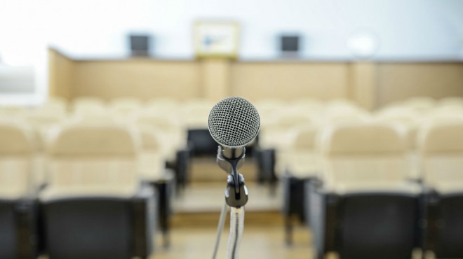 16 Ways to Overcome Stage Fright When Speaking in Public | SBM Global News