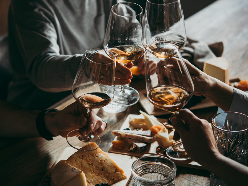 31 Cool Bar Themes for Engaging Your Customers | SBM Global News