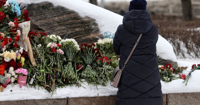 HundredsofNavalnyMournersDetainedAcrossRussiajpg | SBM Global News