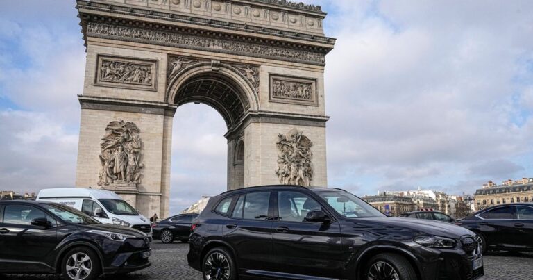 ParisiansVoteToMakeItMuchMoreExpensiveToParkjpeg | SBM Global News