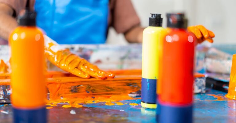 SchoolArtTeacherAccusedOfSecretlySellingKidsArtworkjpeg | SBM Global News