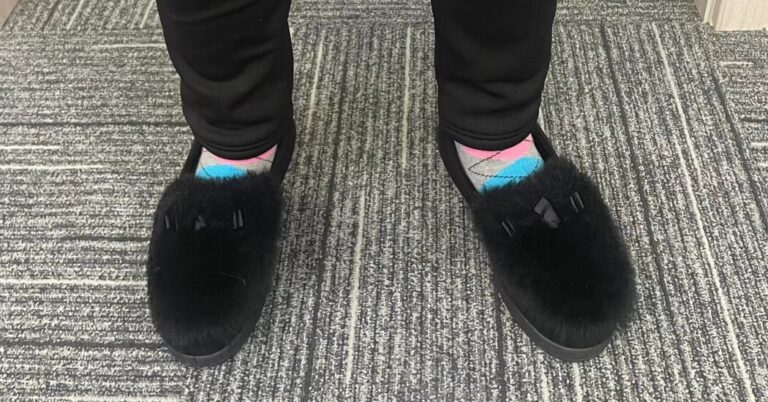 YoungChineseEmbraceGrossOutfitsatWorkjpg | SBM Global News