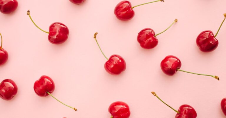 FoodsThatCanMakeSymptomsOfEndometriosisWorsejpeg | SBM Global News