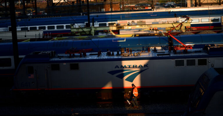 AmtrakPaysExecutivesHeftyBonusesasLossesContinuejpg | SBM Global News