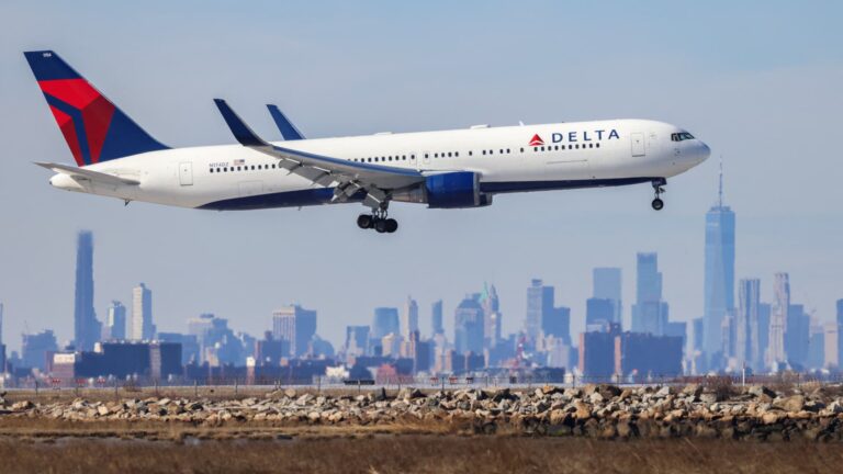 DeltaUnitedcompetetobeAmericasluxuryairlinejpeg | SBM Global News