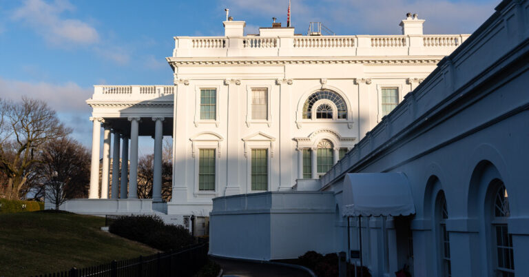 SecretServiceShootsArmedManNeartheWhiteHousejpg | SBM Global News