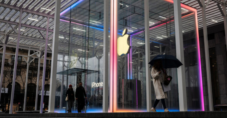 TrumpAddsTariffExemptionsforSmartphonesComputersandOtherElectronicsjpg | SBM Global News