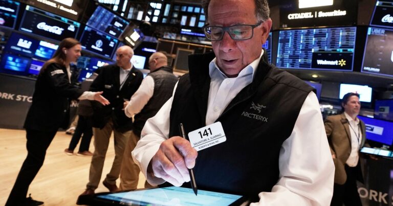 WallStreetAndTheDollarTumbleAsInvestorsRetreatFurtherjpeg | SBM Global News
