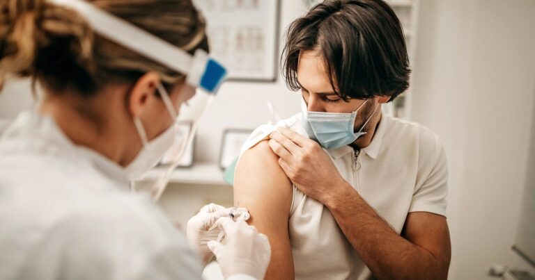 WhyDoctorsSayNewCOVIDVaccineRulesAreRiskyjpeg | SBM Global News