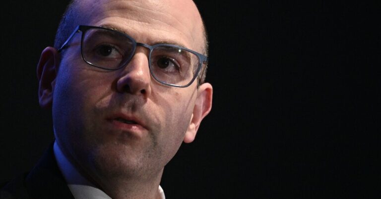 DontNeedaDealTopTrumpEconomicAdviserIsAlljpg | SBM Global News