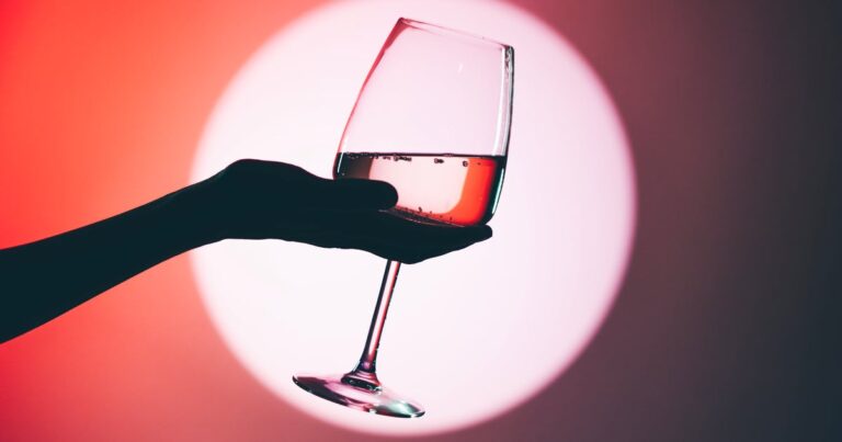 10HarmlessNighttimeHabitsThatAreSecretlyRuiningYourSleepjpeg | SBM Global News