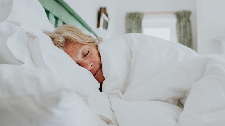 HowTheTRexSleepingPositionCanHurtYourHealthjpeg | SBM Global News