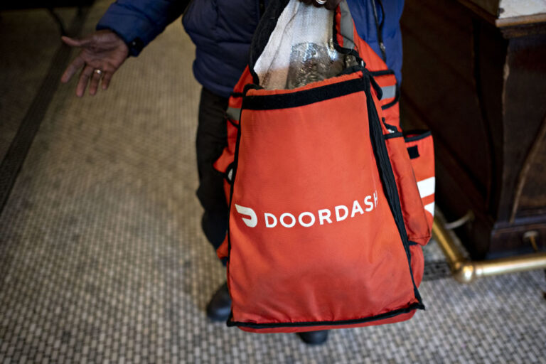 DoorDashdriverfacesfelonychargesafterallegedlysprayingcustomersfoodjpg | SBM Global News
