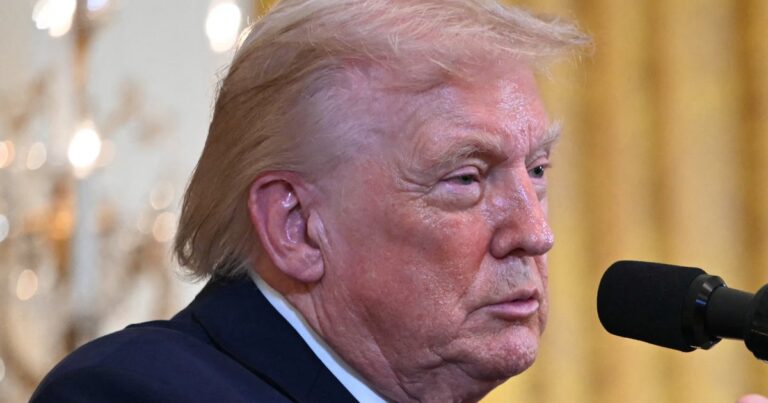 TrumpWhiteHousesJingleBellsVideoTauntOfImmigrantsDrawsjpeg | SBM Global News