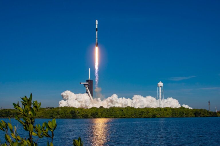 SpaceXgetsFCCapprovaltolaunch7500moreStarlinksatellitesjpg | SBM Global News