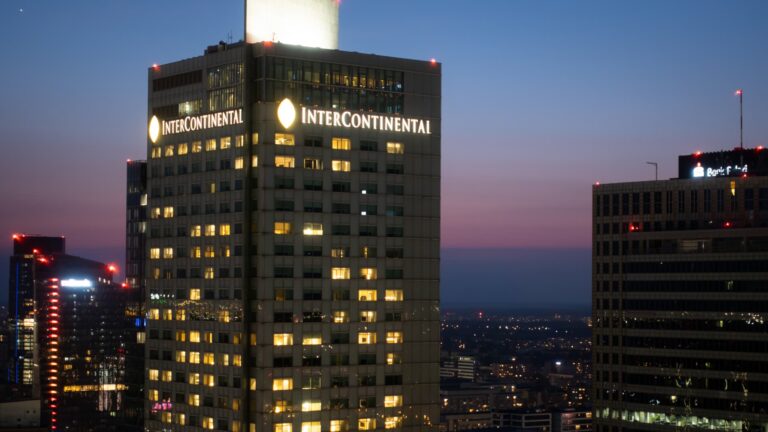 IHGprofitrisesasUStraveloffsetsMiddleEastjpeg | SBM Global News